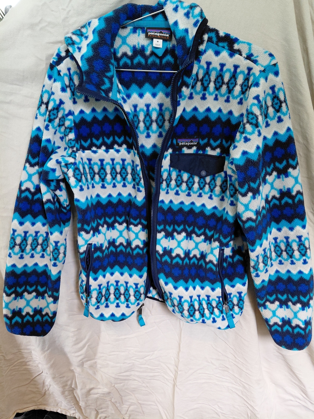 Patagonia ~ M Blue And White Patterned Fleece Jacket - Picture 8 of 11